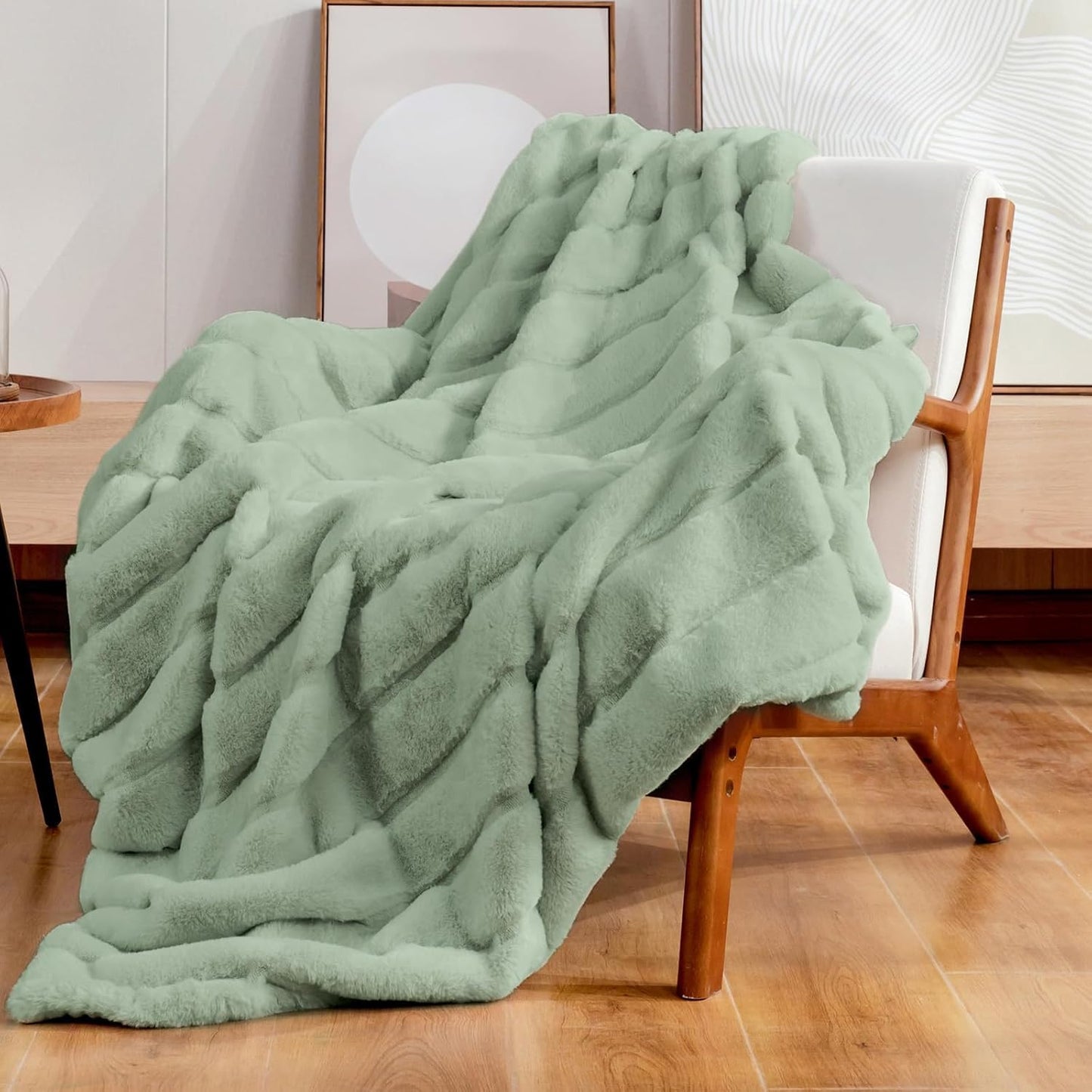 Cozy Bliss Faux Fur Throw Blanket for Couch, Cozy Soft Plush Thick Winter Blanket for Sofa Bedroom Living Room, 50 * 60 Inches Beige