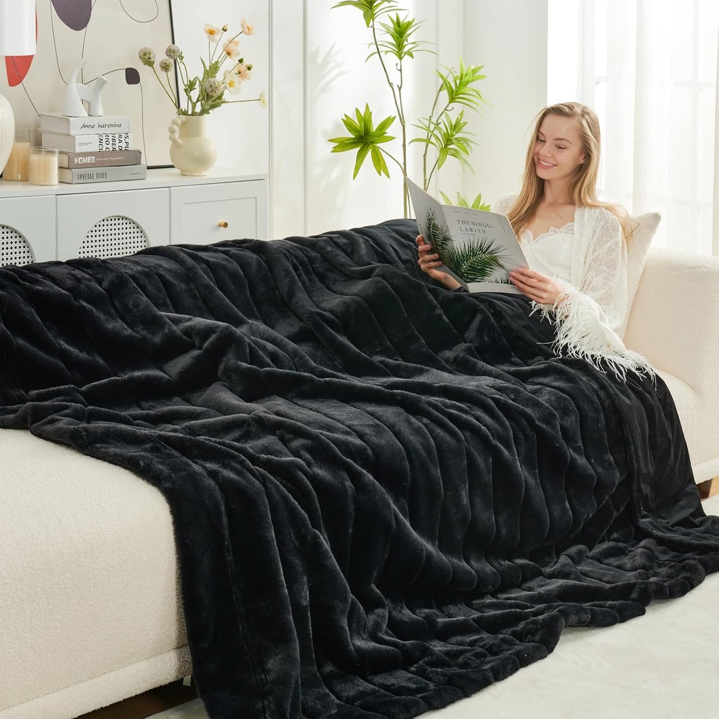 Cozy Bliss Faux Fur Throw Blanket for Couch, Cozy Soft Plush Thick Winter Blanket for Sofa Bedroom Living Room, 50 * 60 Inches Beige