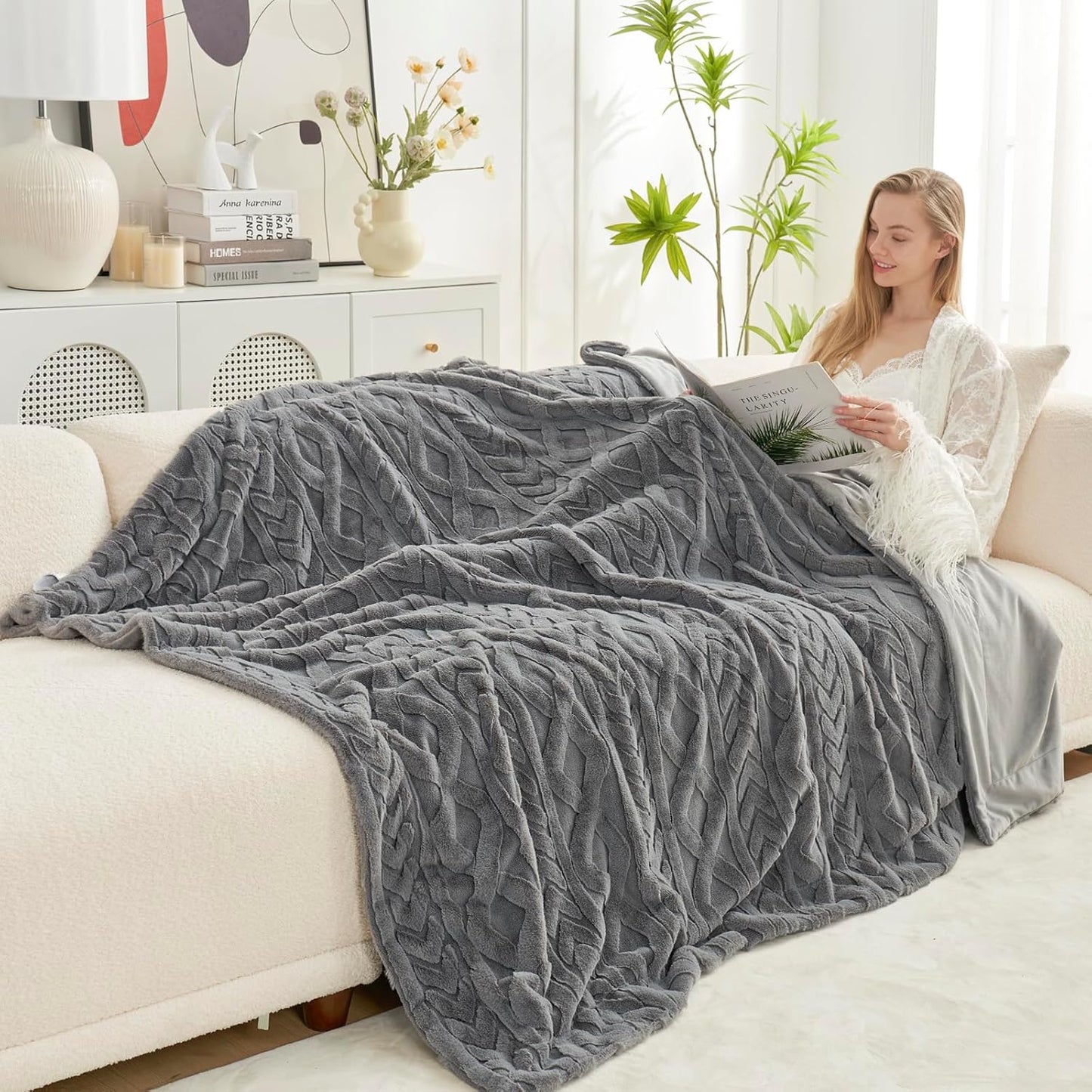 Cozy Bliss Faux Fur Throw Blanket for Couch, Cozy Soft Plush Thick Winter Blanket for Sofa Bedroom Living Room, 50 * 60 Inches Beige