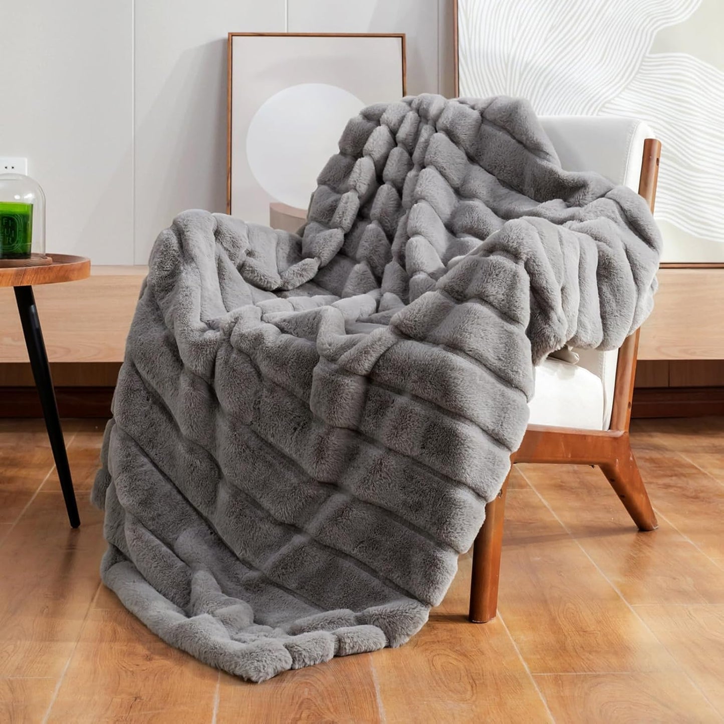 Cozy Bliss Faux Fur Throw Blanket for Couch, Cozy Soft Plush Thick Winter Blanket for Sofa Bedroom Living Room, 50 * 60 Inches Beige