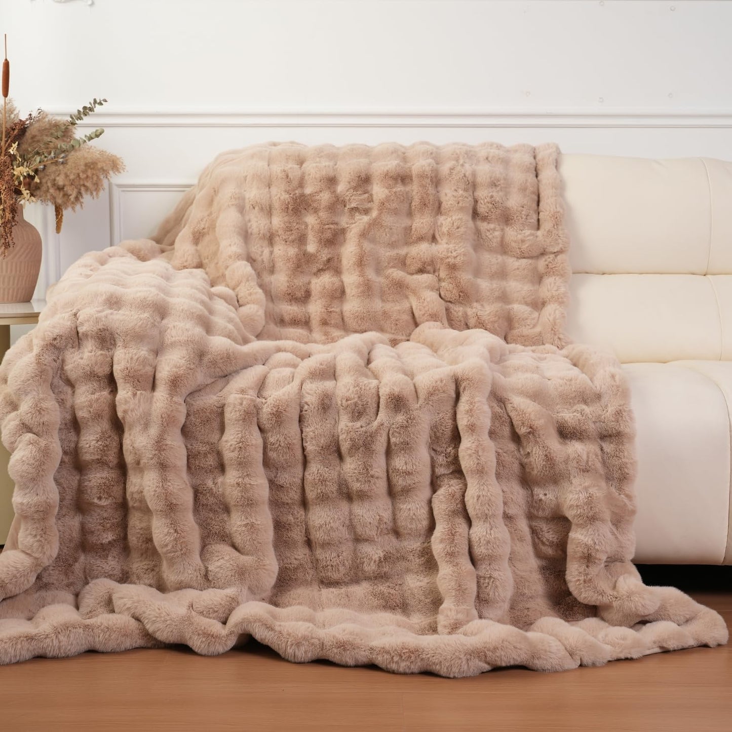 Super Comfort Oversized Warm Thick Bubble Luxury Plush Rabbit Faux Fur Throw Blanket, Fluffy Blanket,Soft Cozy Throw Blanket for Couch Chair Bed Sofa Living Room,White 50'' x 60''