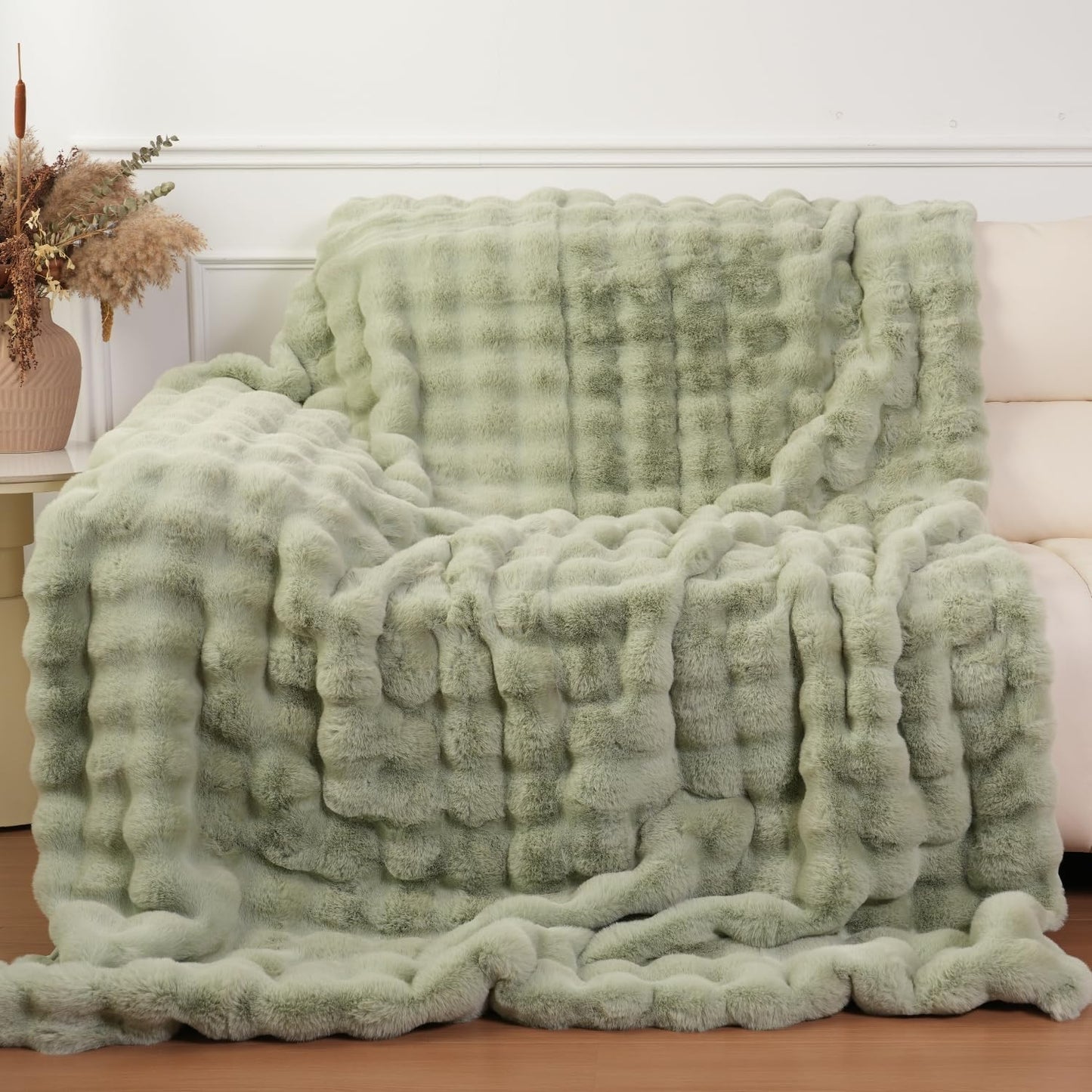 Super Comfort Oversized Warm Thick Bubble Luxury Plush Rabbit Faux Fur Throw Blanket, Fluffy Blanket,Soft Cozy Throw Blanket for Couch Chair Bed Sofa Living Room,White 50'' x 60''
