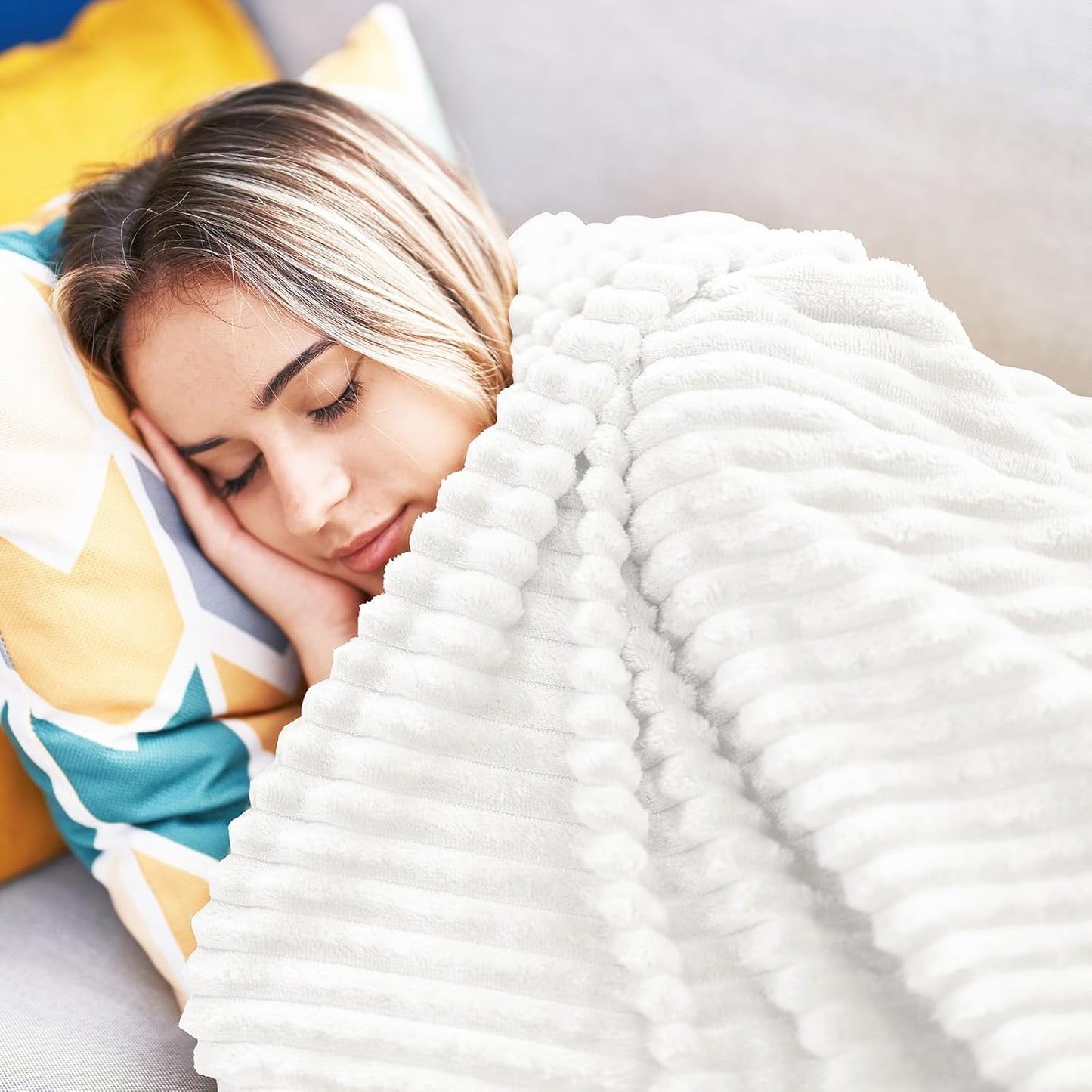 White Queen Size Blanket for Bed - 300GSM Soft Cozy Soft Blankets for Women, Cute Large Lightweight Bedding Fleece Throws for Girls, White, 90x90 Inches