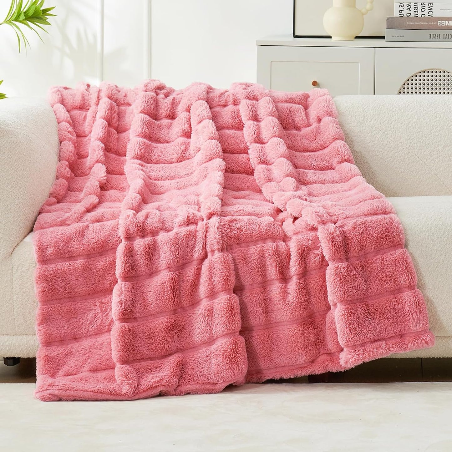Cozy Bliss Faux Fur Throw Blanket for Couch, Cozy Soft Plush Thick Winter Blanket for Sofa Bedroom Living Room, 50 * 60 Inches Beige
