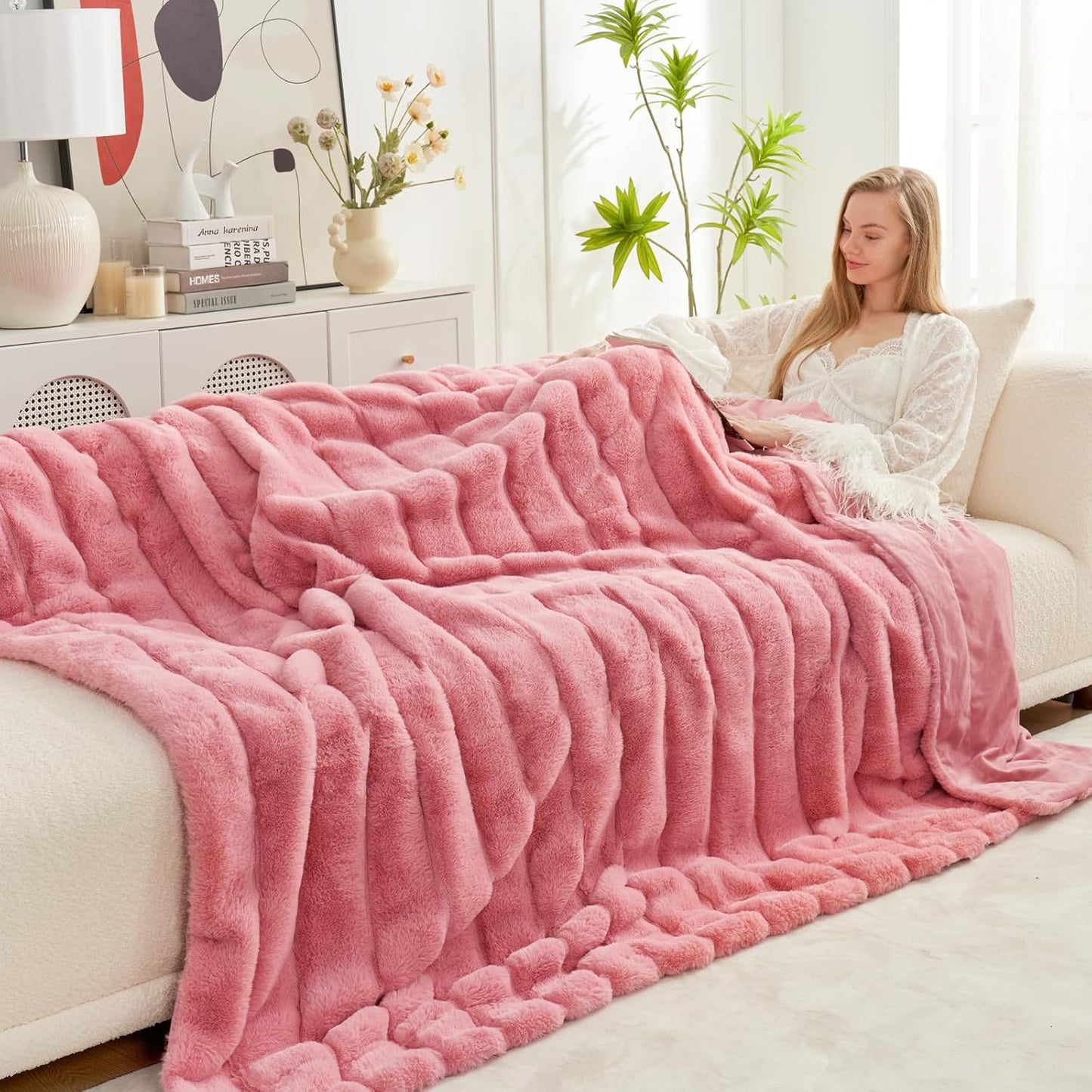 Cozy Bliss Faux Fur Throw Blanket for Couch, Cozy Soft Plush Thick Winter Blanket for Sofa Bedroom Living Room, 50 * 60 Inches Beige