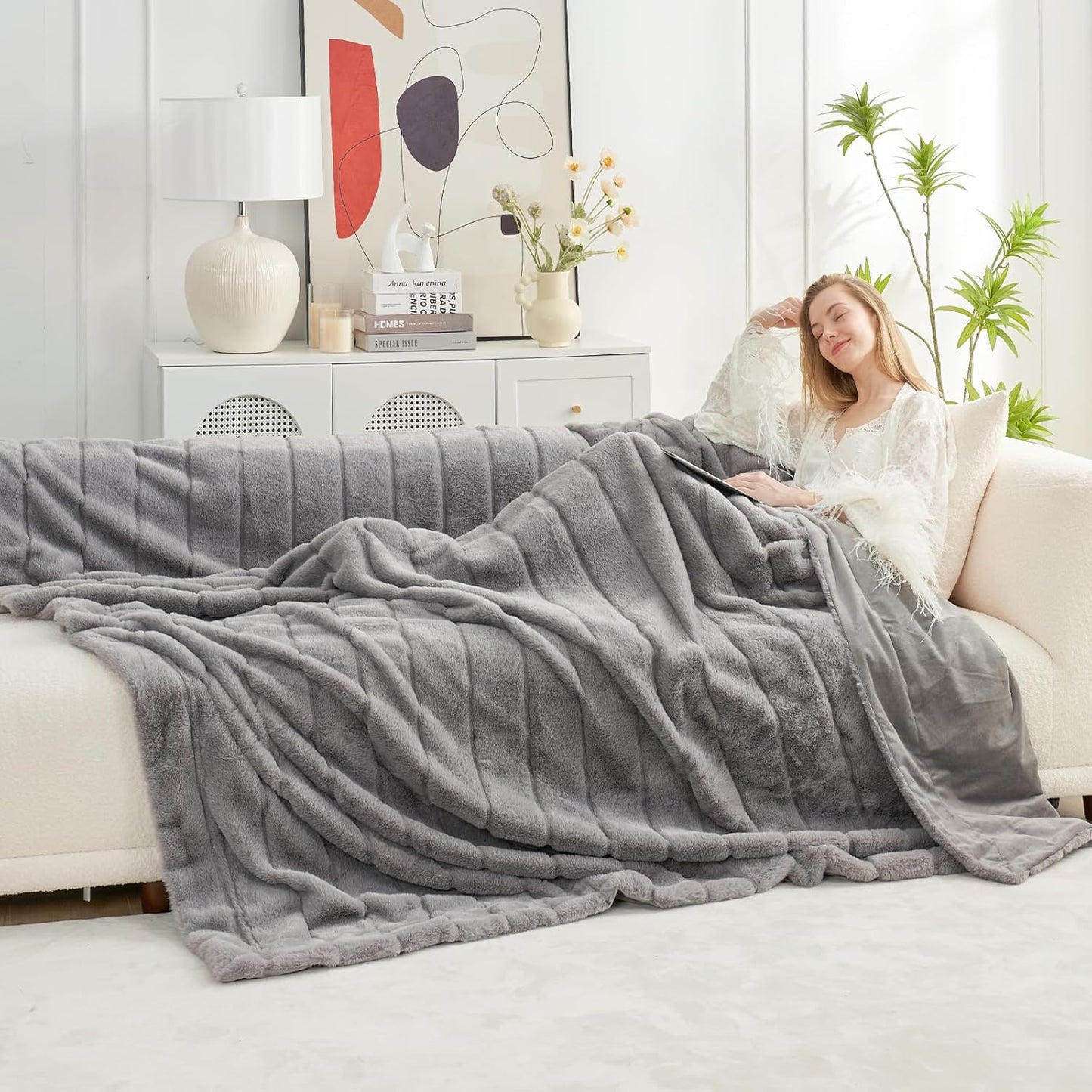 Cozy Bliss Faux Fur Throw Blanket for Couch, Cozy Soft Plush Thick Winter Blanket for Sofa Bedroom Living Room, 50 * 60 Inches Beige